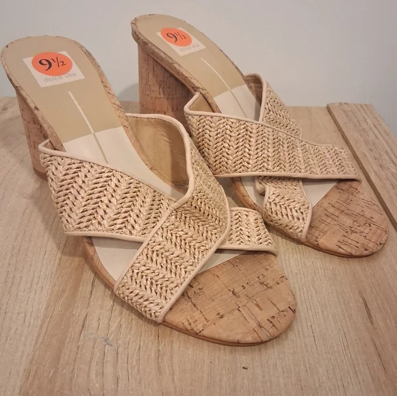Dolce Vita Sandals Nude Tan Beige Raffia Rattan Heeled Heels Size 9.5 - Picture 1 of 5